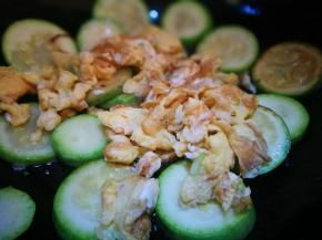 鸡蛋倒回锅中 翻炒均匀即可