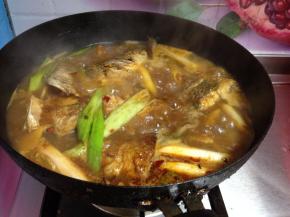 
转中小火继续煮20分钟即可