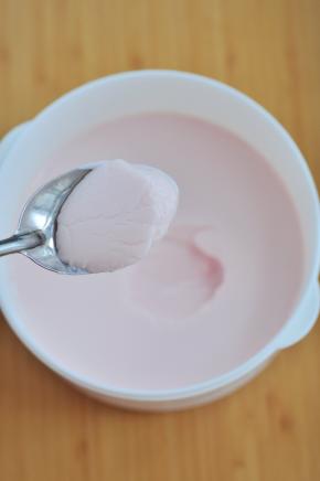 食用时可以搭配水果、玉米片，味道更好。