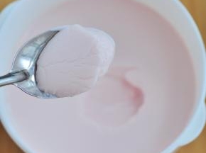 食用时可以搭配水果、玉米片，味道更好。