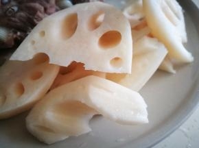 莲藕去皮切块儿
