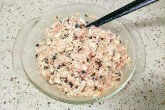 因为我加了水，所以比较湿不好成型，又加了一些淀粉