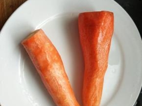 胡萝卜洗净去皮