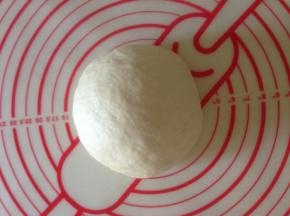 揉成光滑的面团