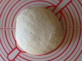 盖上保鲜膜发酵至两倍大