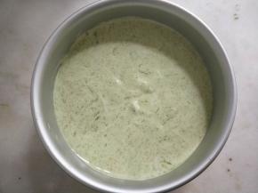 倒入模具,震模。放入预热好的烤箱160度烘烤35分钟左右。