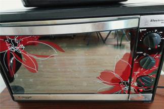 烤箱预热200度， 烤盘放入中层，上下火   烤制15-18分钟即可