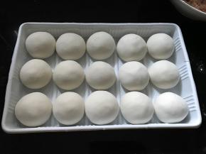 全部做好后码入容器。