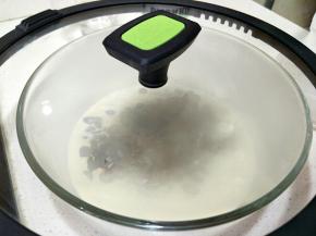 加盖闷1分钟左右。