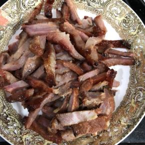 叉烧切丝，叉烧自制的哦。