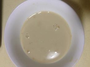 酵母用少量的水化开备用