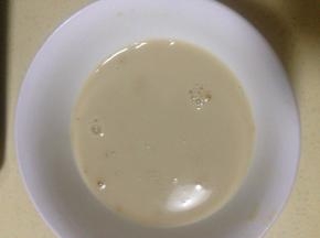 酵母用少量的水化开备用