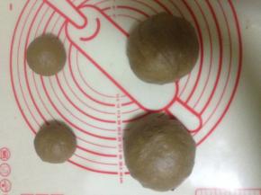 大小面团各分成两份