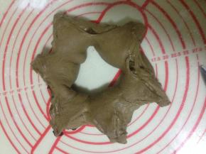 从底边把每一个尖角翻到外面