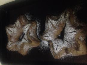 烤箱预热上下火180度  180度烤25分钟