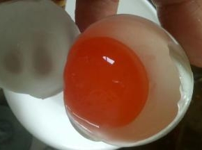 冬天温度低要45天，夏天温度高30天可以吃了。要是整个蒸着配白饭吃，那么25天可以吃了。上了35天比较咸，45天的合适做月饼和蛋黄酥。