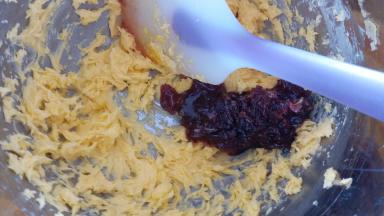 然后加入玫瑰花酱