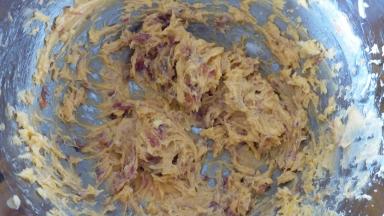 用电动打蛋器搅拌均匀