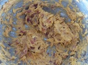 用电动打蛋器搅拌均匀