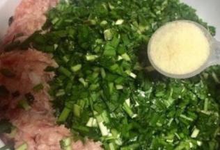 韭菜切细节适量调味盐