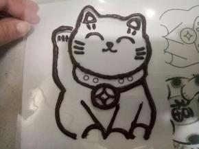 巧克力隔水融化(温度不要超过50度)按照图片上的轮廓挤上巧克力(巧克力线条不要挤太细，细了拿下来的时候容易折)如果室温高挤好后放冰箱里让巧克力凝固。