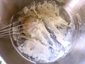 用蛋抽画Z字搅拌均匀