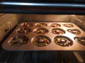 放入160度预热好的烤箱中层烤25分钟