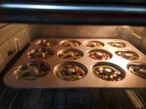 放入160度预热好的烤箱中层烤25分钟