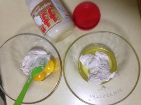 蛋黄和蛋白分别加入细砂糖或者fluff棉花糖（配方里的细砂糖和fluff是二选一的）我用的是焦糖味  感觉用原味或者草莓味会更搭 蛋白里的量略大 