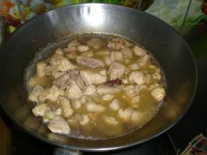 加适量的水小火炖肉