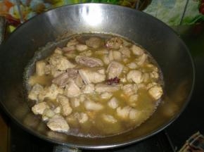 加适量的水小火炖肉