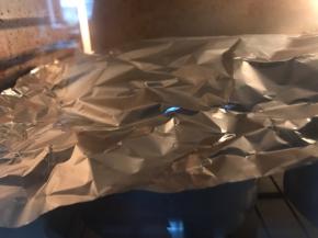 中途烘焙到12分钟左右要盖上锡纸，防止上色过度（各家烤箱秉性不同，请自己掌握），烘焙完后取出脱模放凉