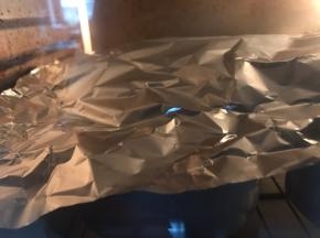中途烘焙到12分钟左右要盖上锡纸，防止上色过度（各家烤箱秉性不同，请自己掌握），烘焙完后取出脱模放凉
