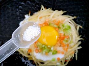 在表面撒少许盐