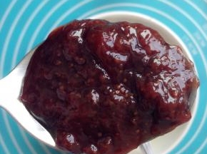 准备好自制的草莓酱