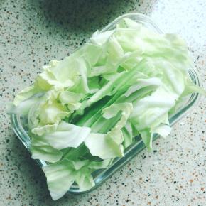 卷心菜切小片，多少根据自己食量决定