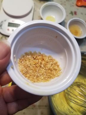 柠檬皮碎沥干水分。