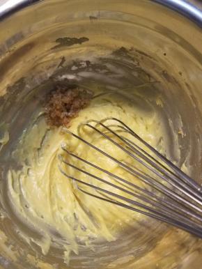 再加入到面糊内，轻轻搅拌均匀。