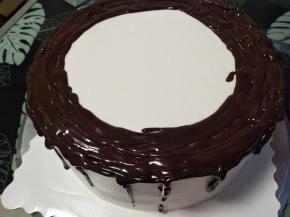 进行淋面，冬天室温低，很容易变硬