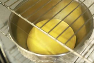 发酵箱设置温度为26度，时间30分钟，进行中间醒发（夏天可以省去，直接室温）