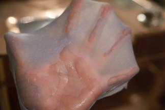 检查面团，揉至完全扩展阶段