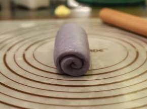 卷好的面团