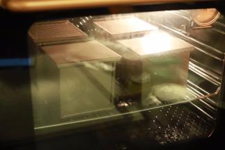 烤箱预热170度，上下火中下层，时间为30-32分钟