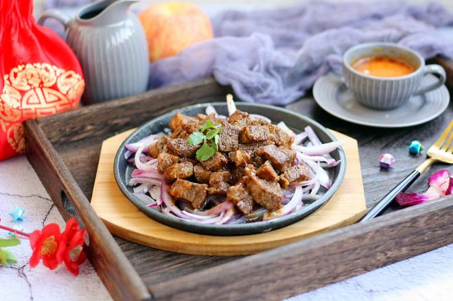 铁板黑胡椒牛肉粒