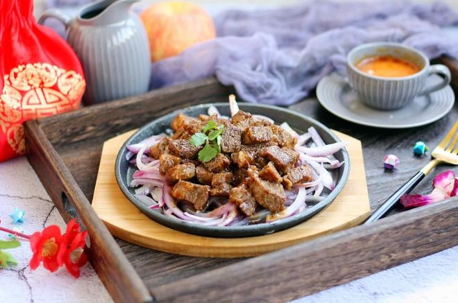 铁板黑胡椒牛肉粒