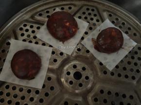 放至冷水蒸锅醒分约12分钟后中大火蒸10分钟，关火，待3分钟后再掀盖即可
