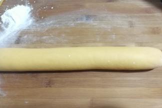 然后滚成长条状