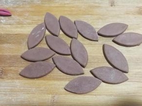 刻出狗狗数量的双倍，大黄狗耳朵就做好了