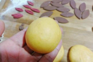 然后收口包起来滚圆