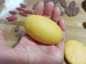 再搓成圆柱状